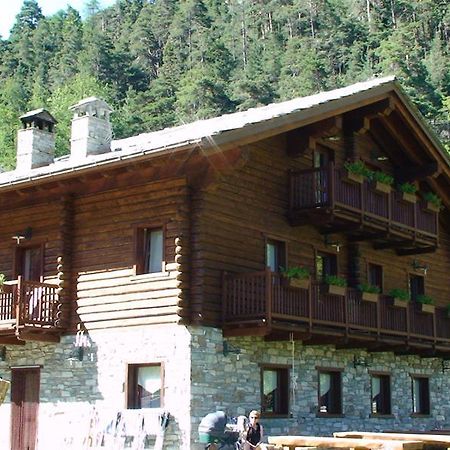 ברוסון Agriturismo Les Hiboux מראה חיצוני תמונה