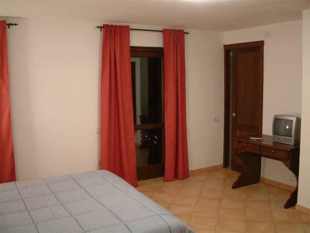ברוסון Agriturismo Les Hiboux מראה חיצוני תמונה