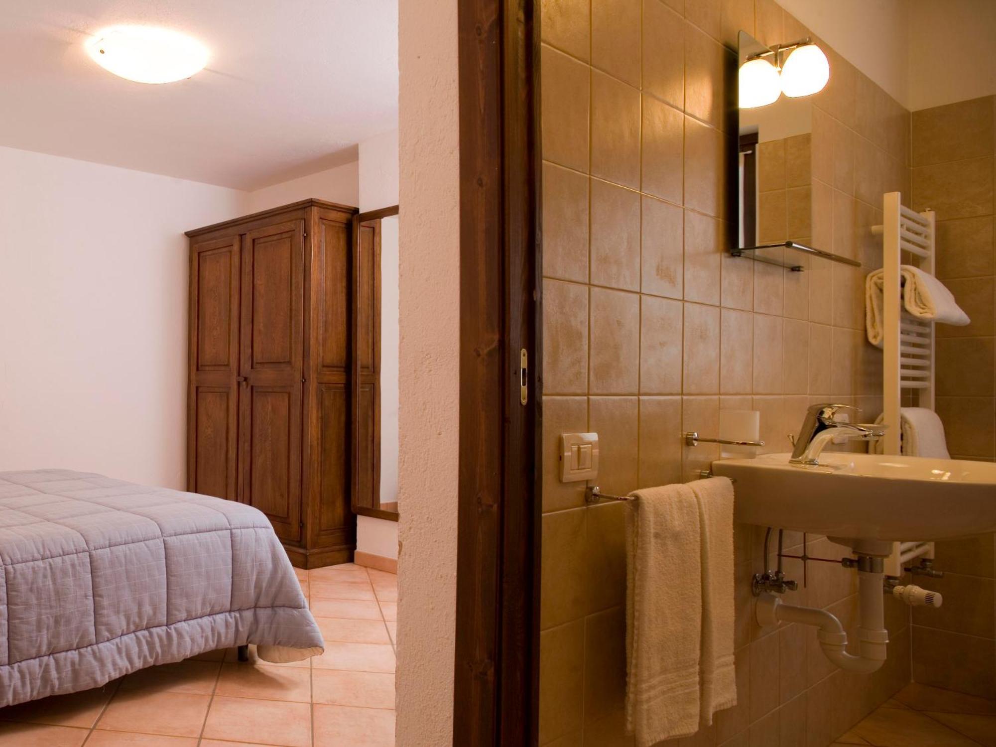 ברוסון Agriturismo Les Hiboux מראה חיצוני תמונה